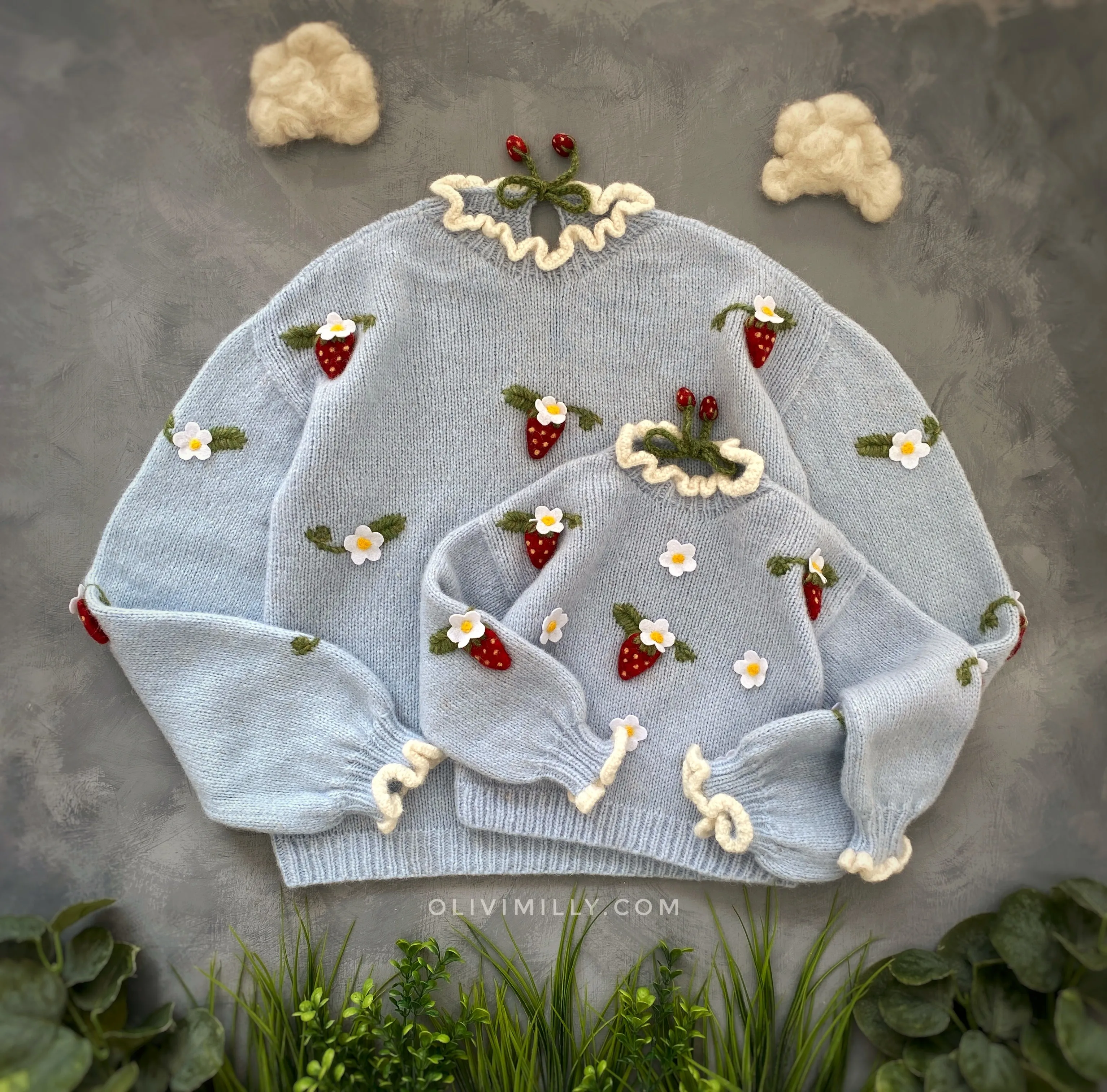 Adult Strawberries pullover | Blue