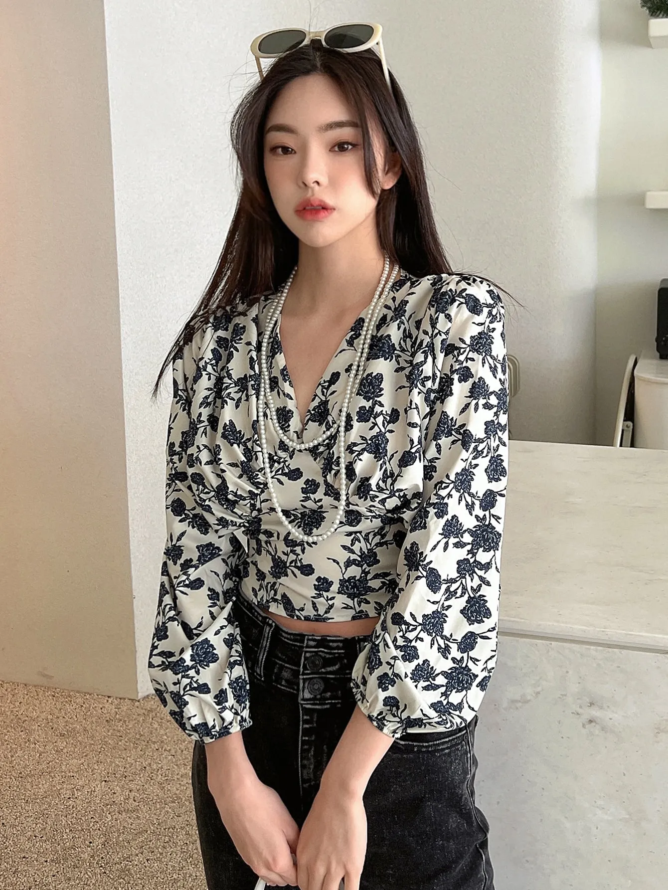 DAZY Floral Print Lantern Sleeve Crop Blouse