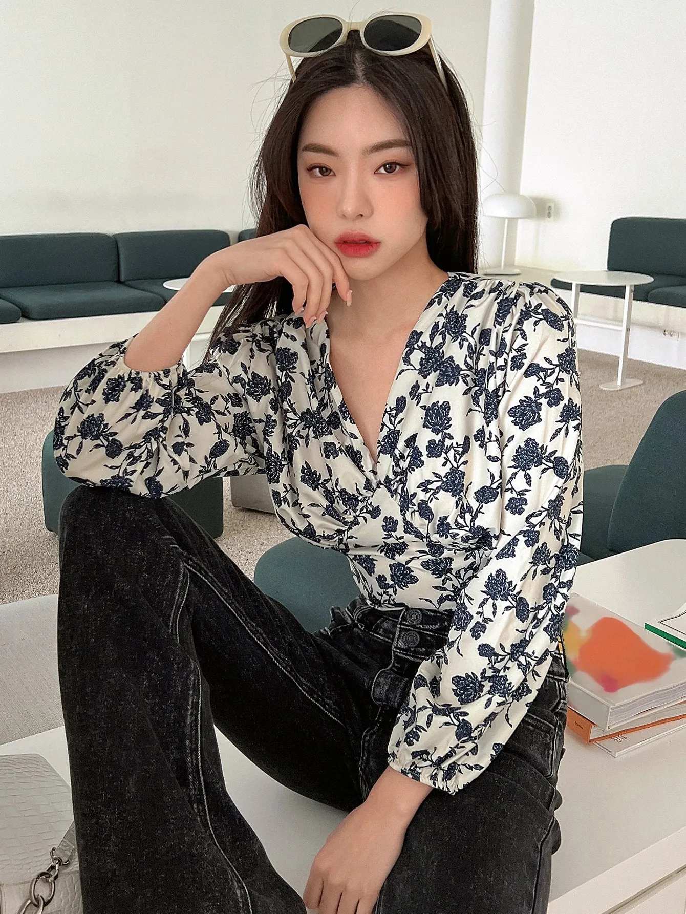 DAZY Floral Print Lantern Sleeve Crop Blouse