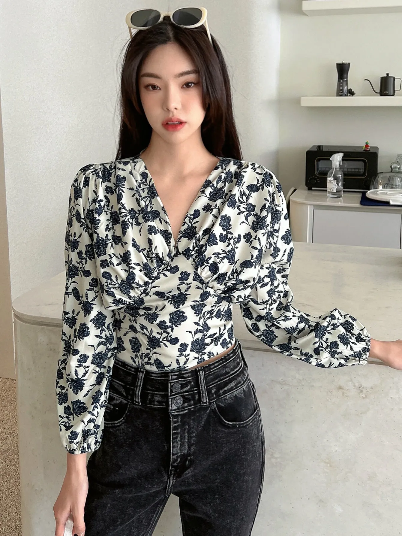 DAZY Floral Print Lantern Sleeve Crop Blouse
