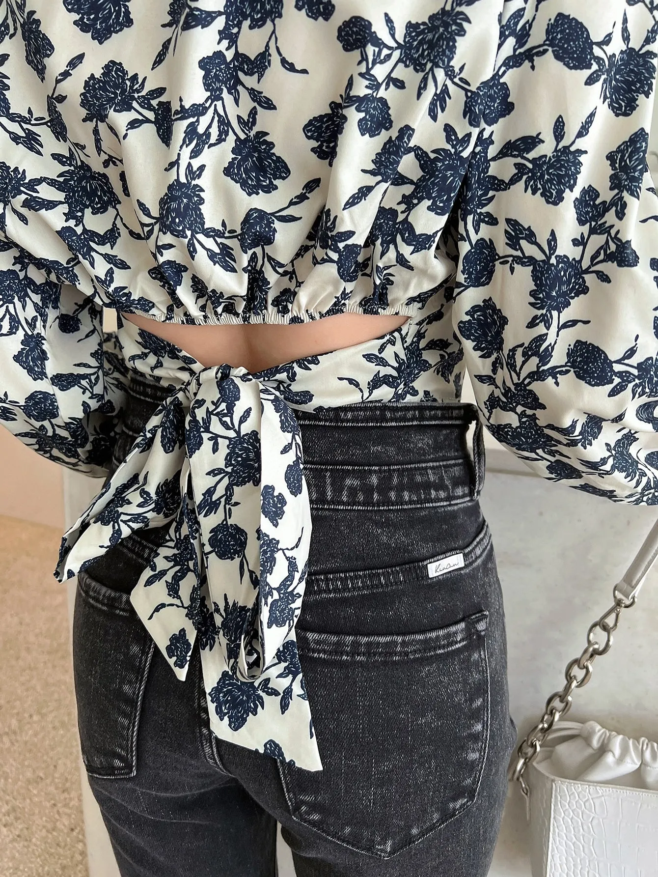 DAZY Floral Print Lantern Sleeve Crop Blouse