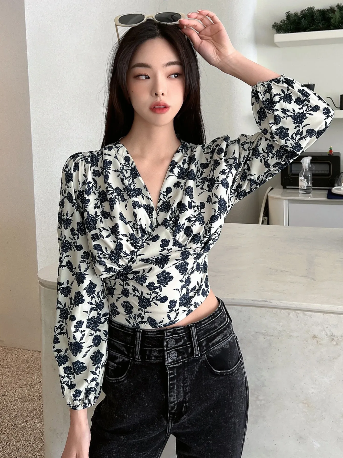 DAZY Floral Print Lantern Sleeve Crop Blouse