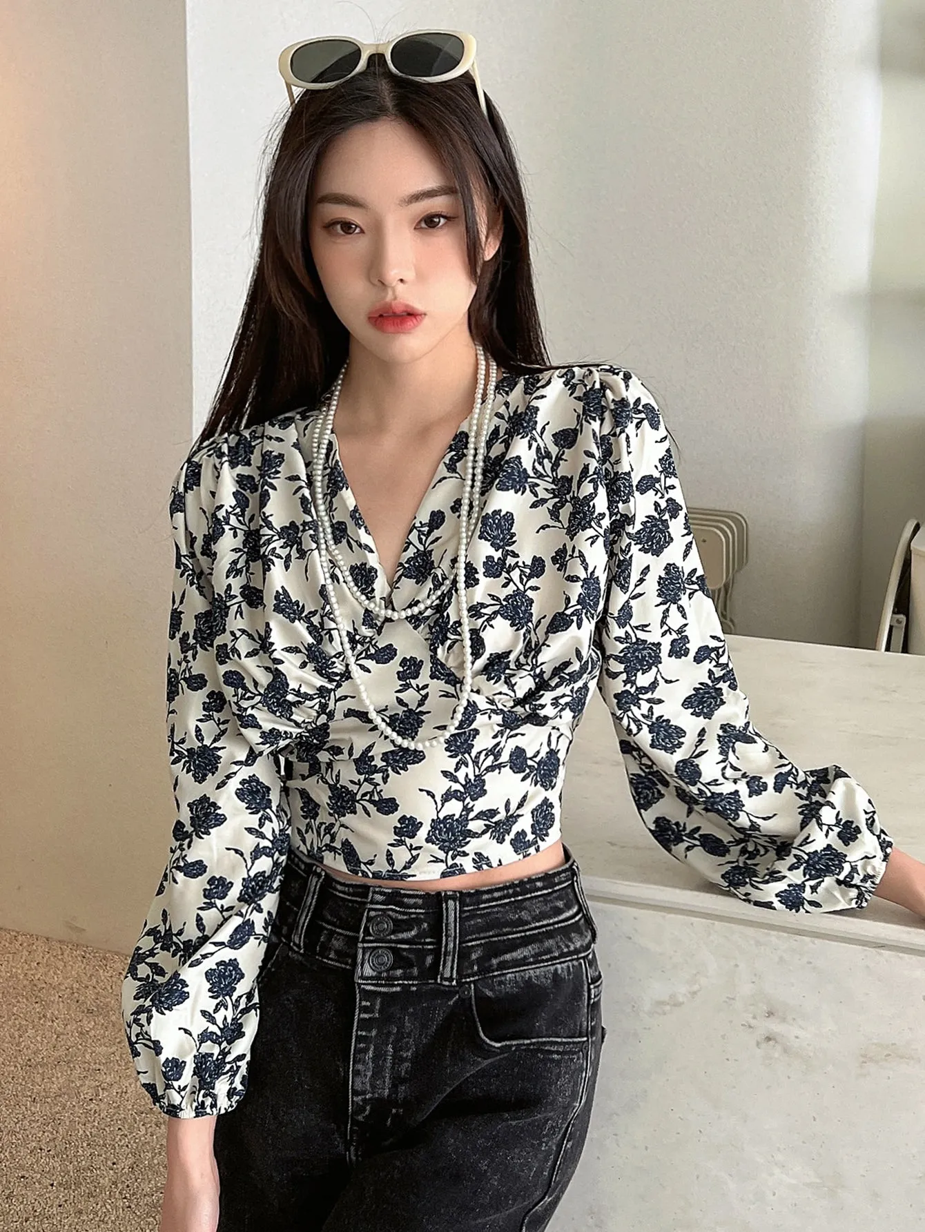 DAZY Floral Print Lantern Sleeve Crop Blouse