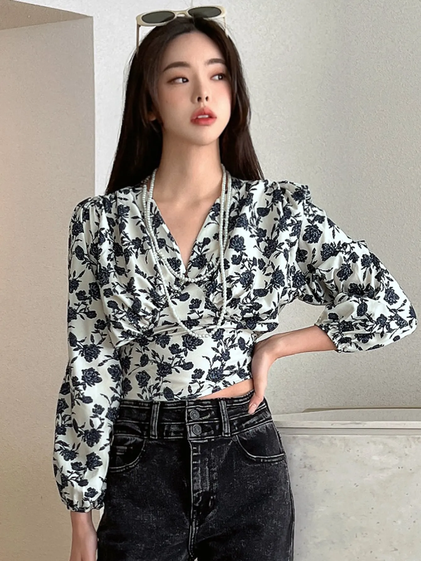 DAZY Floral Print Lantern Sleeve Crop Blouse