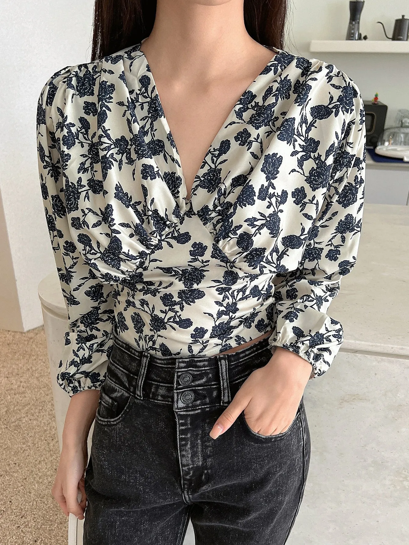 DAZY Floral Print Lantern Sleeve Crop Blouse